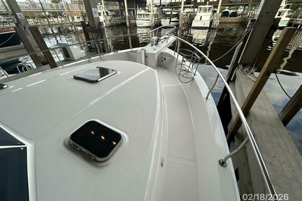 43' Mainship foredeck2