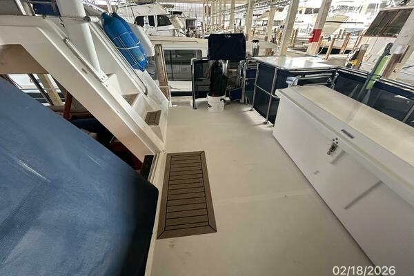 43' Mainship trunk cabin starboard