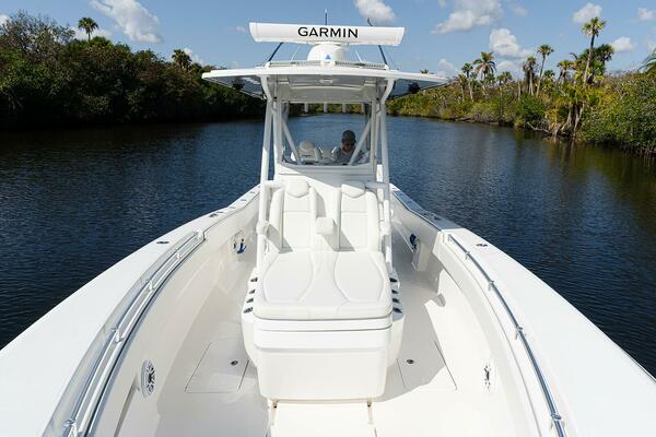 33ft Invincible Yacht For Sale