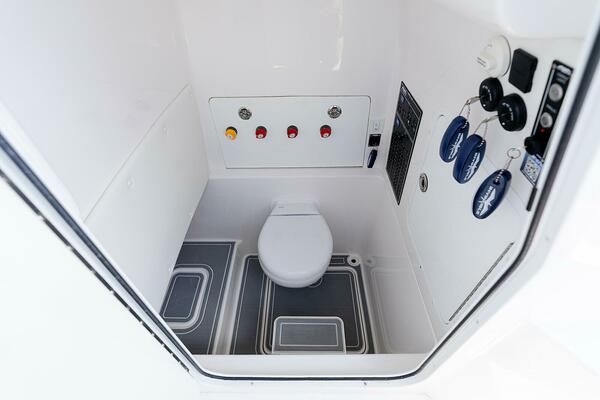 33ft Invincible Yacht For Sale