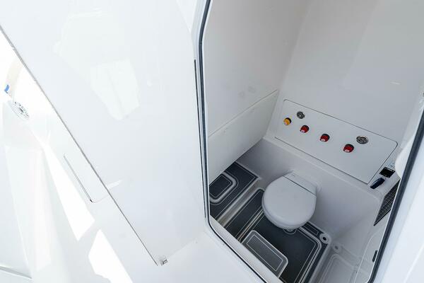 33ft Invincible Yacht For Sale