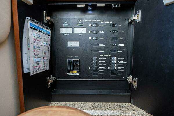 Sea Ray 500 Sundancer Yacht For Sale