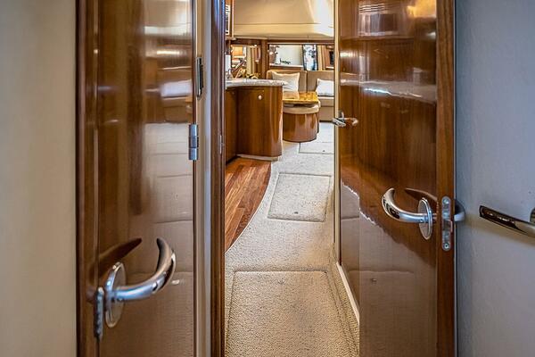 NAUTI LIS 50ft Sea Ray Yacht For Sale