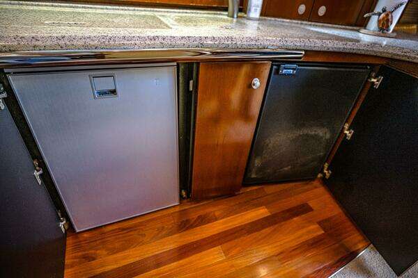 Sea Ray 500 Sundancer Yacht For Sale