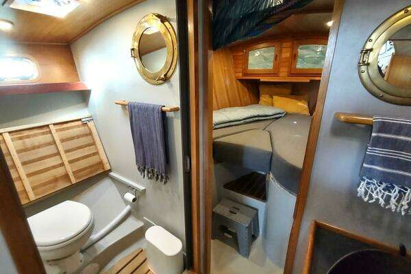 Cascade 42 Yacht For Sale