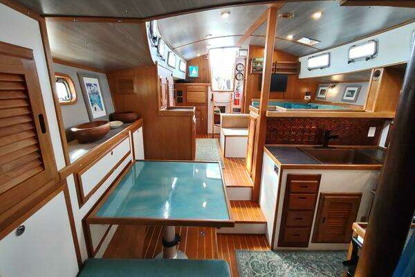Cascade 42 Yacht For Sale