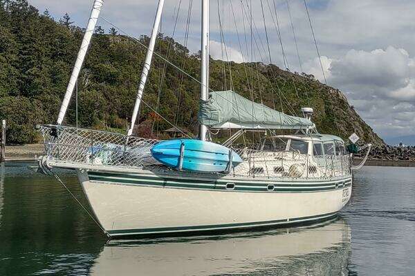 Photo of the 1988 Cascade 42 "PETREL"