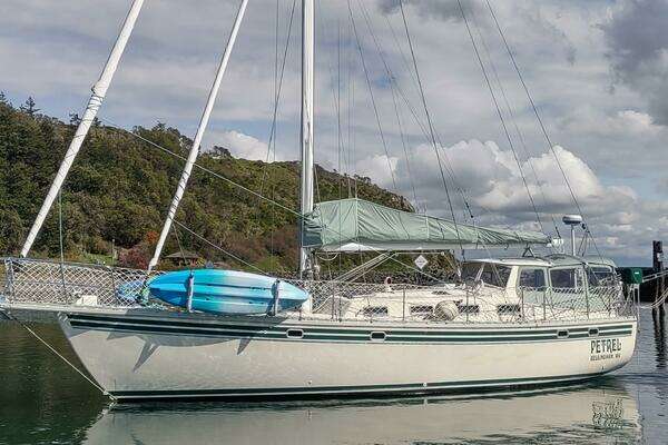 Photo of the 1988 Cascade 42 "PETREL"