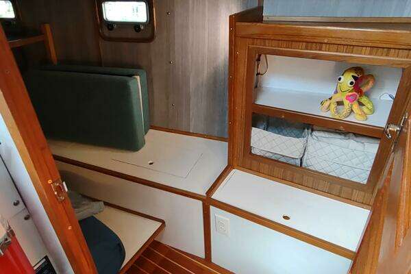 Cascade 42 Yacht For Sale