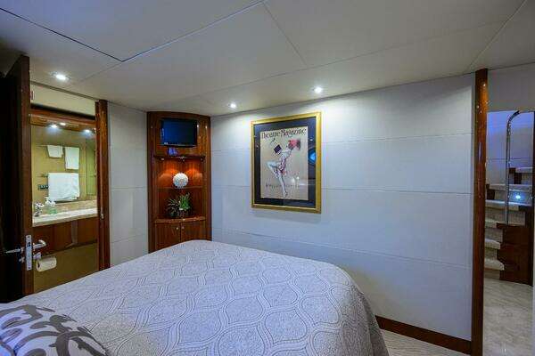 2007 Lazzara Yachts 80