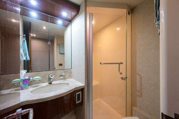 2007 Lazzara Yachts 80