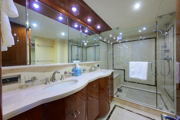 WILLYN 80ft Lazzara Yachts Yacht For Sale