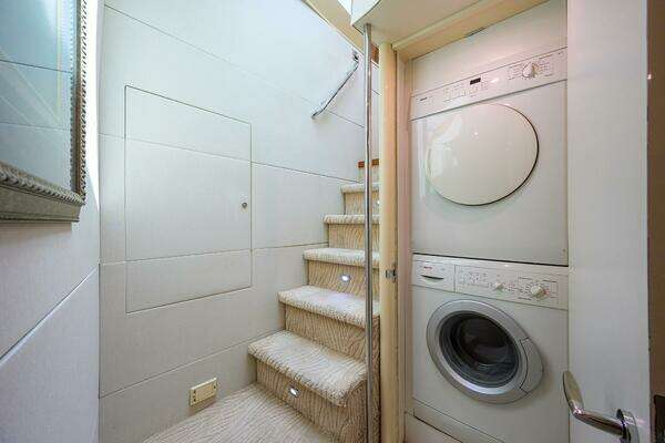 2007 Lazzara Yachts 80