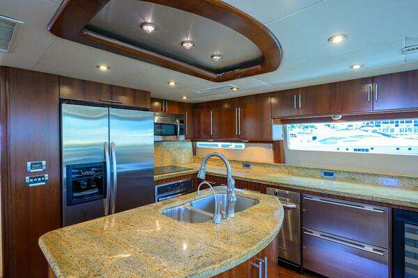 2007 Lazzara Yachts 80