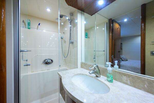 2007 Lazzara Yachts 80