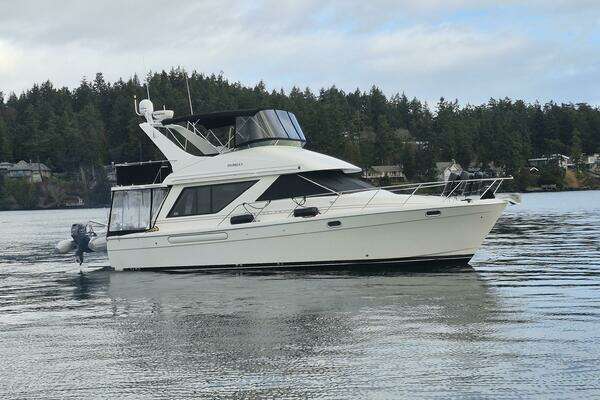 39-ft-Bayliner-1996-- Sidney British Columbia Canada  yacht for sale