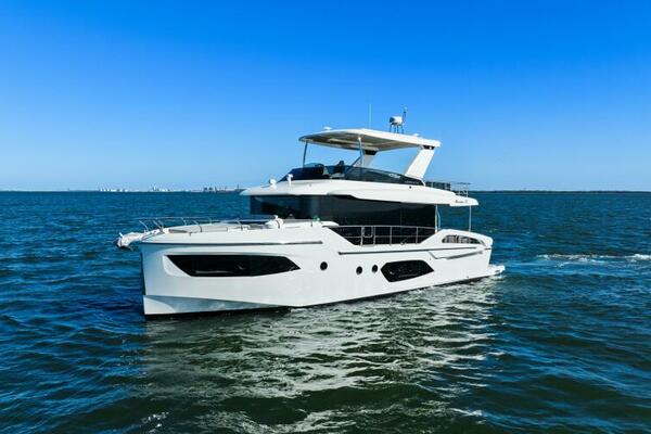 2025 Absolute Navetta 53 - Profile