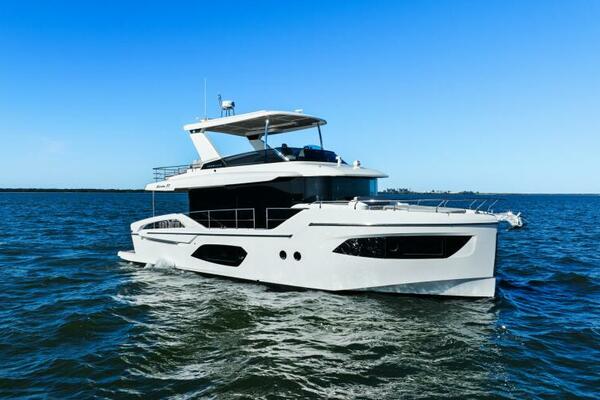2025 Absolute Navetta 53 - Profile