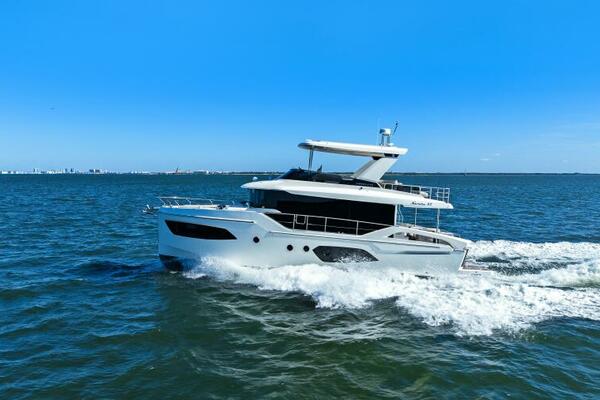 2025 Absolute Navetta 53 - Profile