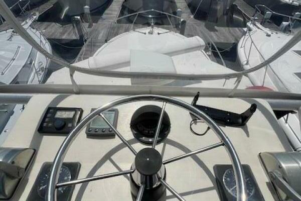 35ft Carolina Classic Yacht For Sale