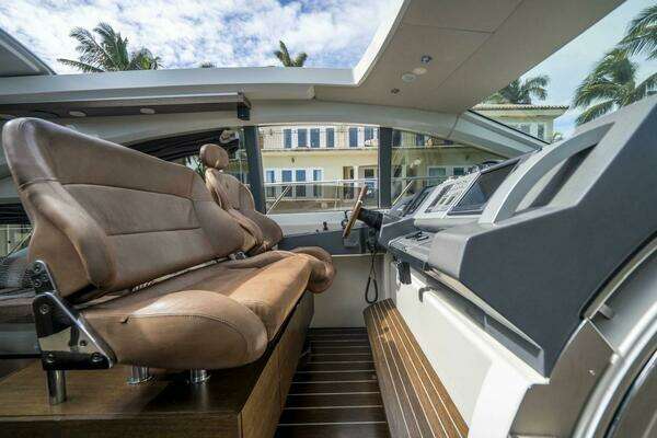 2007 Azimut 68