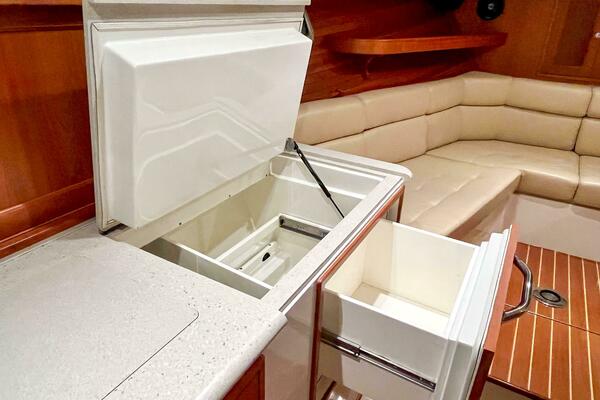 34ft MJM Yacht For Sale