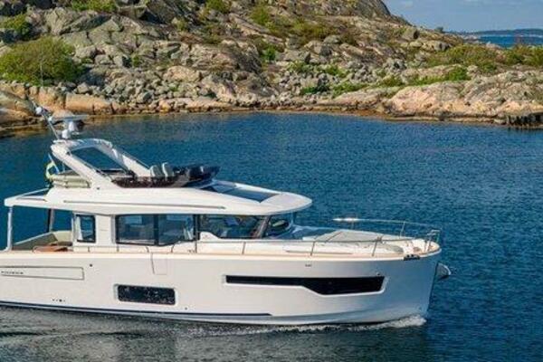 Nimbus 495 Flybridge Profile