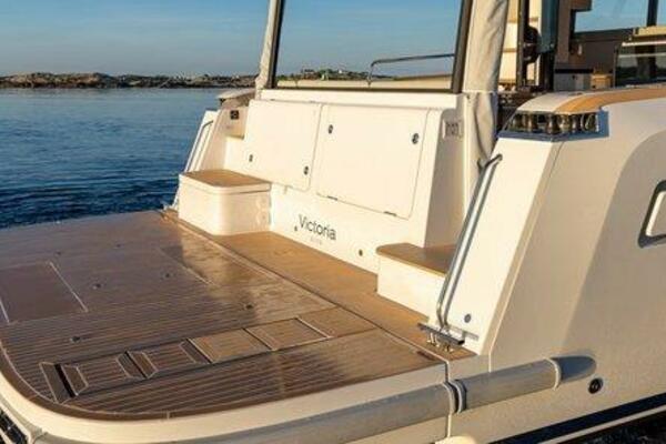 Nimbus 495 Flybridge Swim Platform