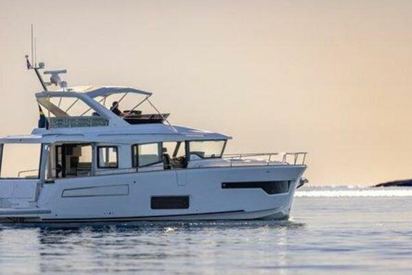 Nimbus 495 Flybridge Profile
