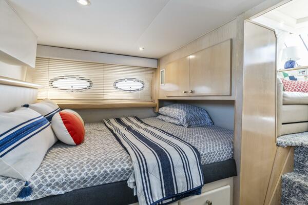 35ft Carver Yacht For Sale