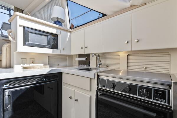 35ft Carver Yacht For Sale