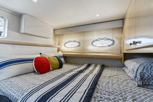 35ft Carver Yacht For Sale