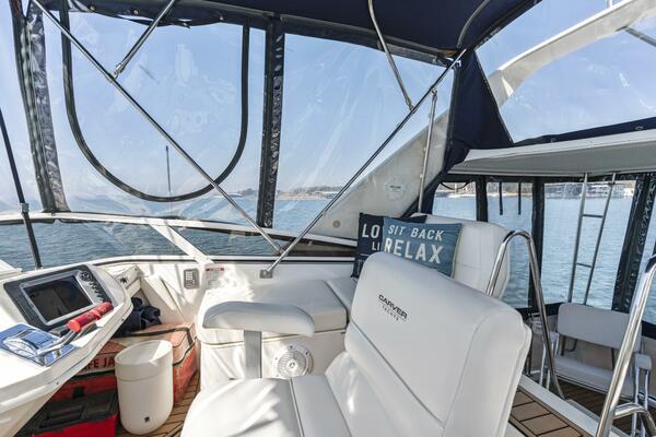 35ft Carver Yacht For Sale