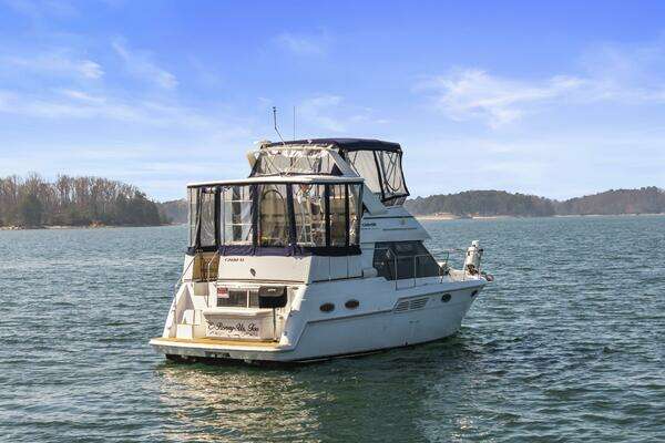 Photo of the 2000 Carver 326 Aft Cabin Motor Yacht