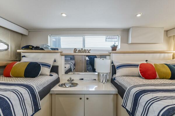 35ft Carver Yacht For Sale