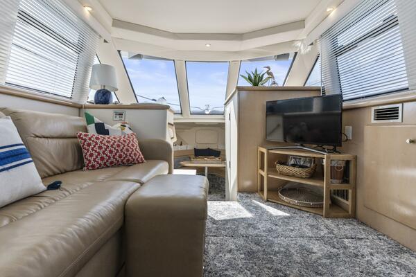 35ft Carver Yacht For Sale