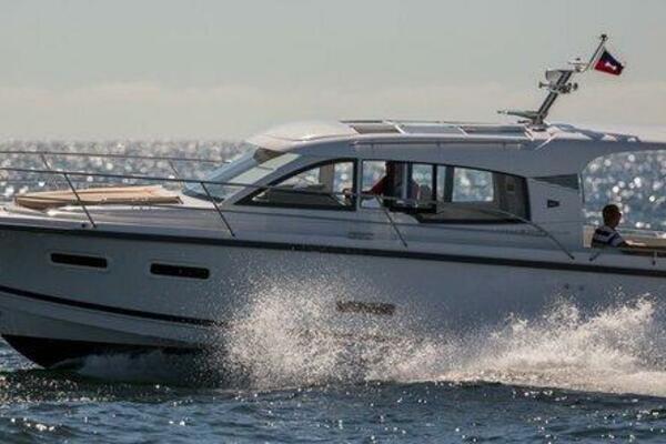 Nimbus 305 Coupe Profile