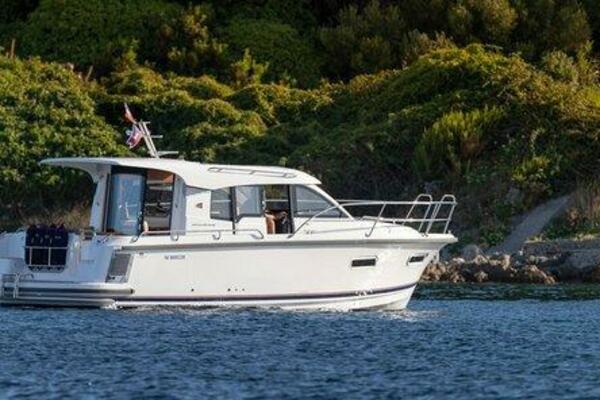 Nimbus 305 Coupe Profile