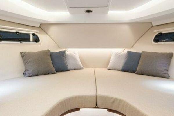 Nimbus 305 Coupe Cabin