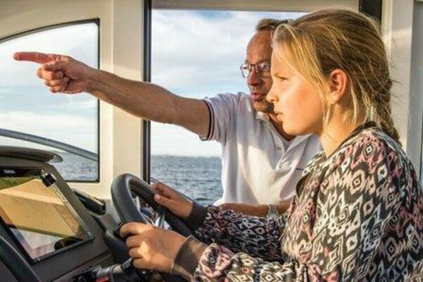 Nimbus 305 Coupe Helm