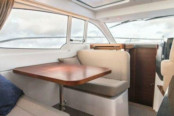 Nimbus 305 Coupe Command Deck