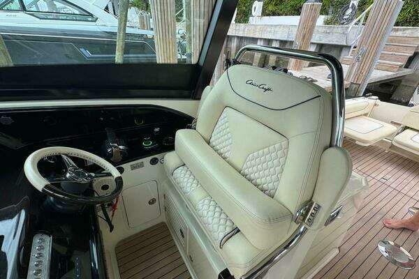 2022 Chris-Craft 35
