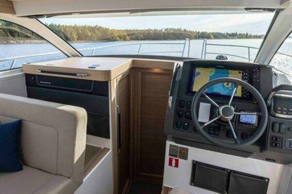 Nimbus 365 Coupe Helm