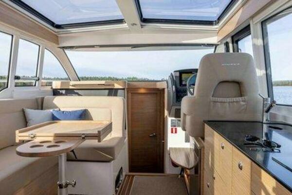 Nimbus 365 Coupe Command Deck