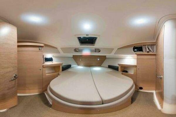 Nimbus 365 Coupe Cabin