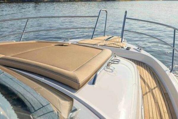Nimbus 365 Coupe Bow Seating