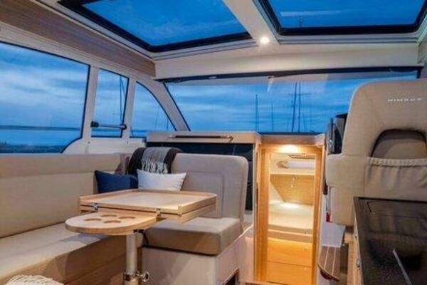 Nimbus 365 Coupe Command Deck