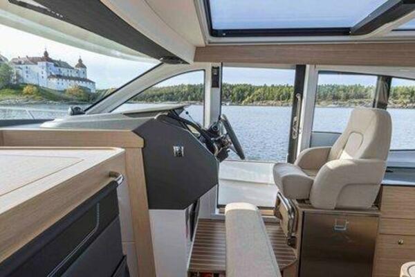 Nimbus 365 Coupe Helm