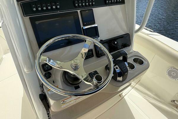 25ft Boston Whaler Yacht For Sale
