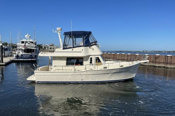 2005 Mainship 34